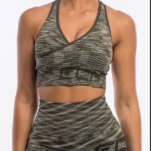 ECHT Kaki sports bra